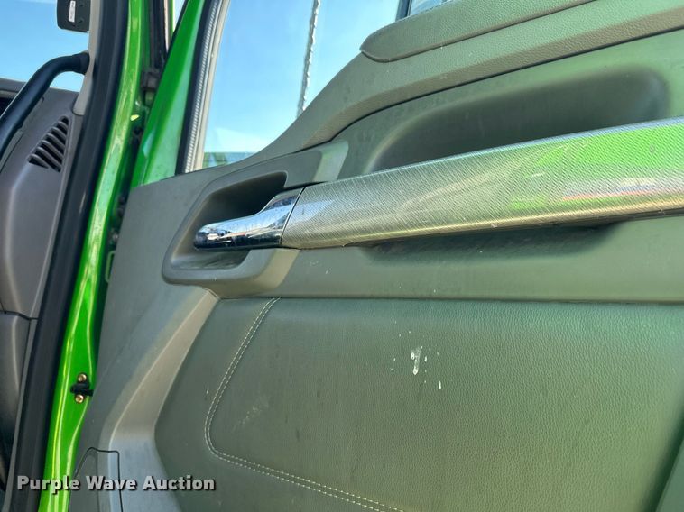 image for item YA1047 2015 Kenworth T680 semi truck