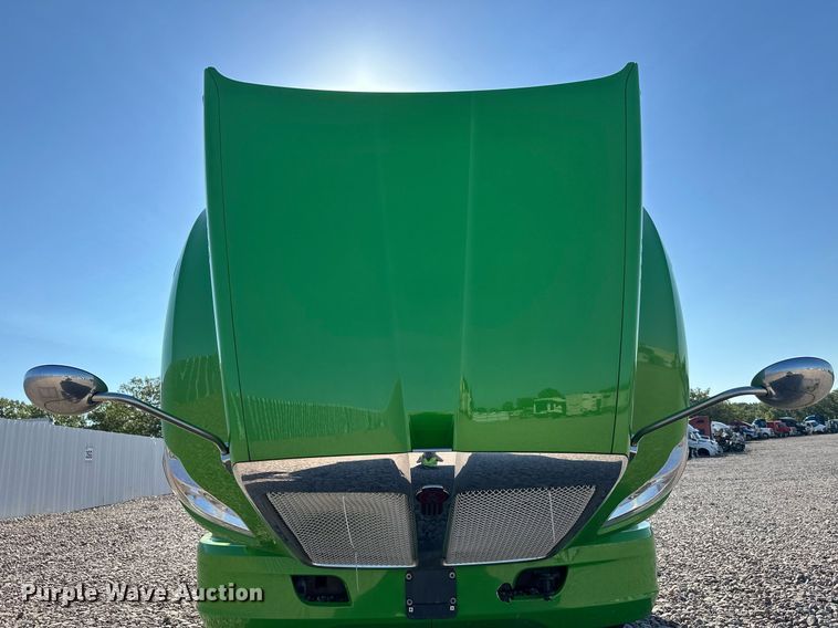 image for item YA1047 2015 Kenworth T680 semi truck