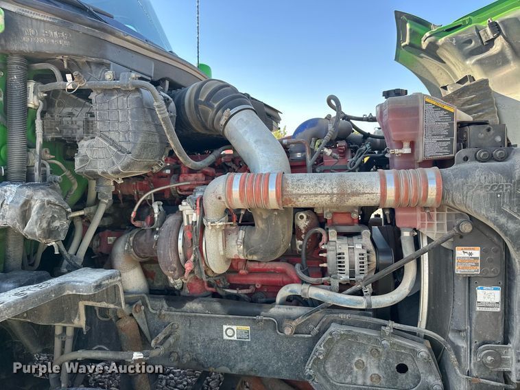 image for item YA1047 2015 Kenworth T680 semi truck