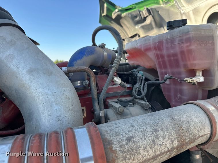 image for item YA1047 2015 Kenworth T680 semi truck