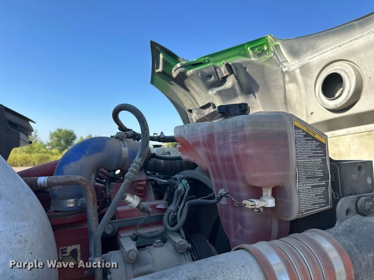 image for item YA1047 2015 Kenworth T680 semi truck