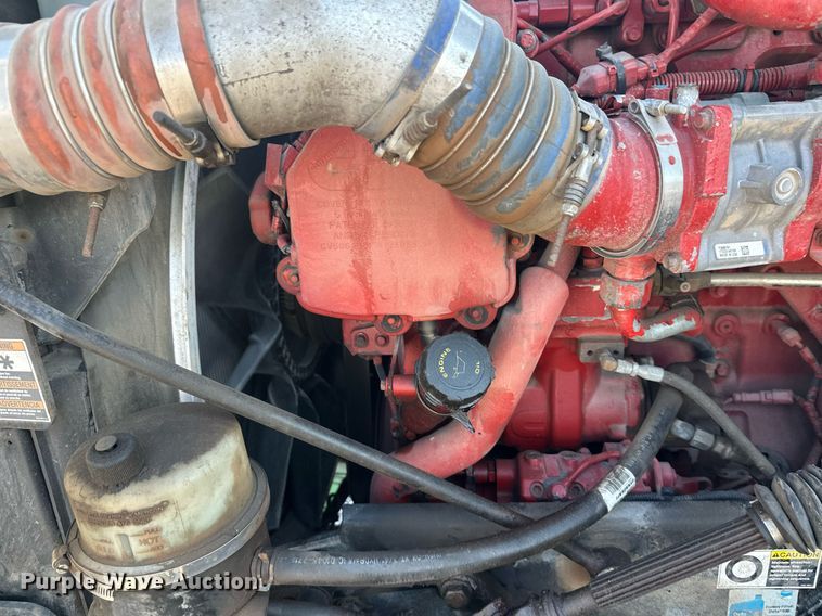 image for item YA1047 2015 Kenworth T680 semi truck