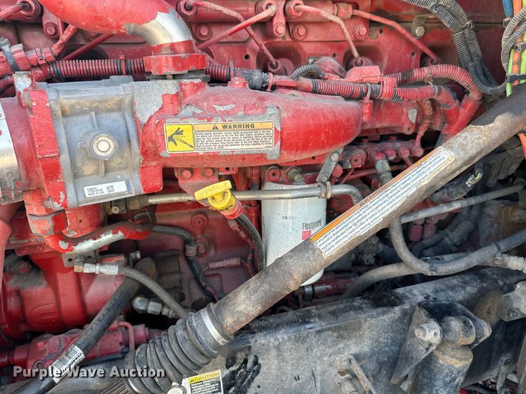 image for item YA1047 2015 Kenworth T680 semi truck