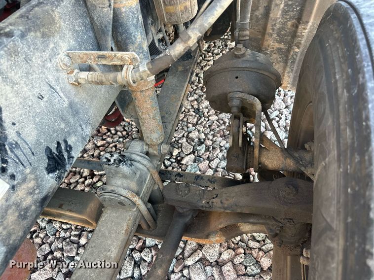 image for item YA1047 2015 Kenworth T680 semi truck