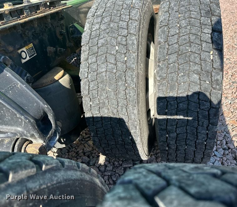 image for item YA1047 2015 Kenworth T680 semi truck