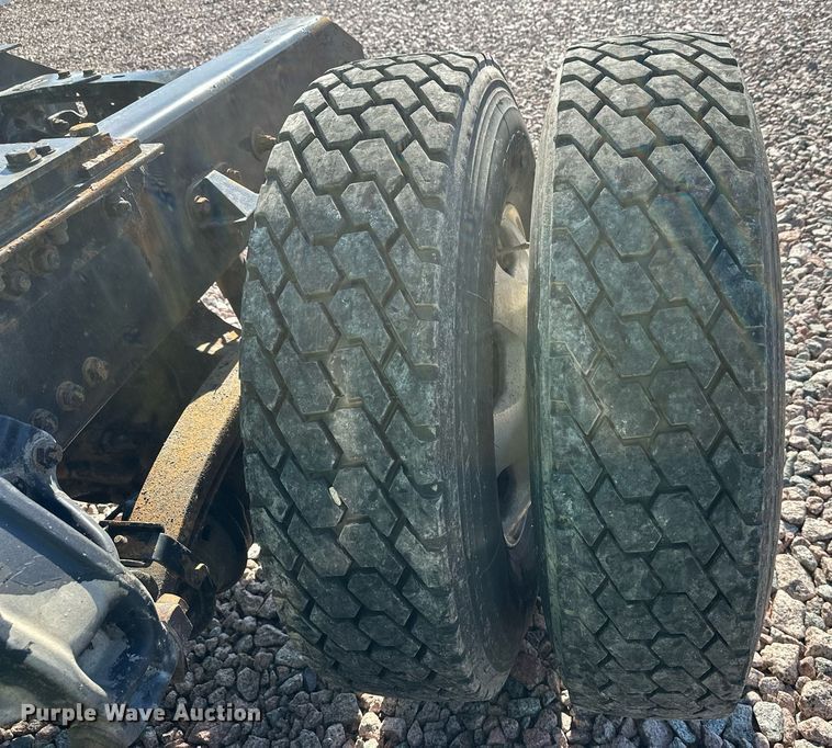 image for item YA1047 2015 Kenworth T680 semi truck