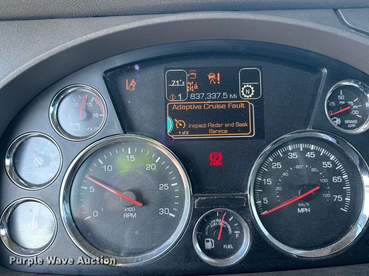 image for item YA1047 2015 Kenworth T680 semi truck