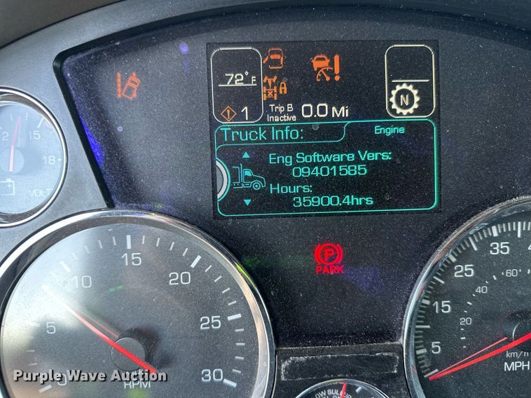 image for item YA1047 2015 Kenworth T680 semi truck