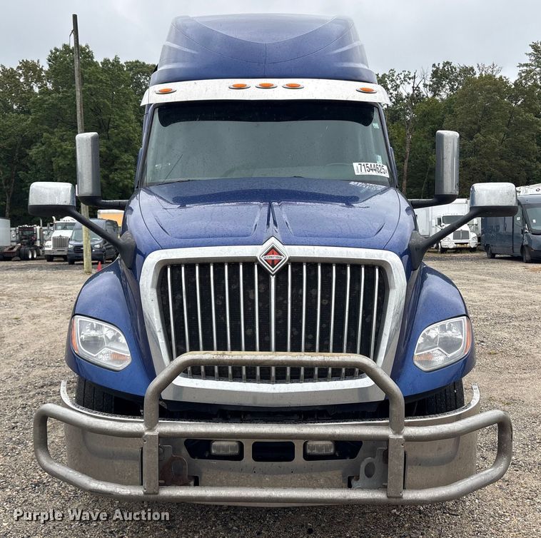 image for item YA1055 2019 International LT625 semi truck