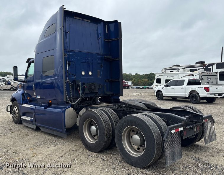 image for item YA1055 2019 International LT625 semi truck