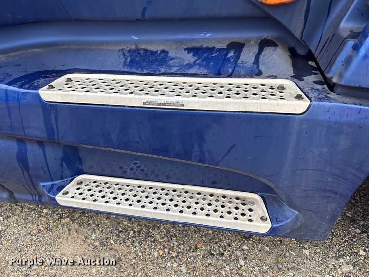 image for item YA1055 2019 International LT625 semi truck