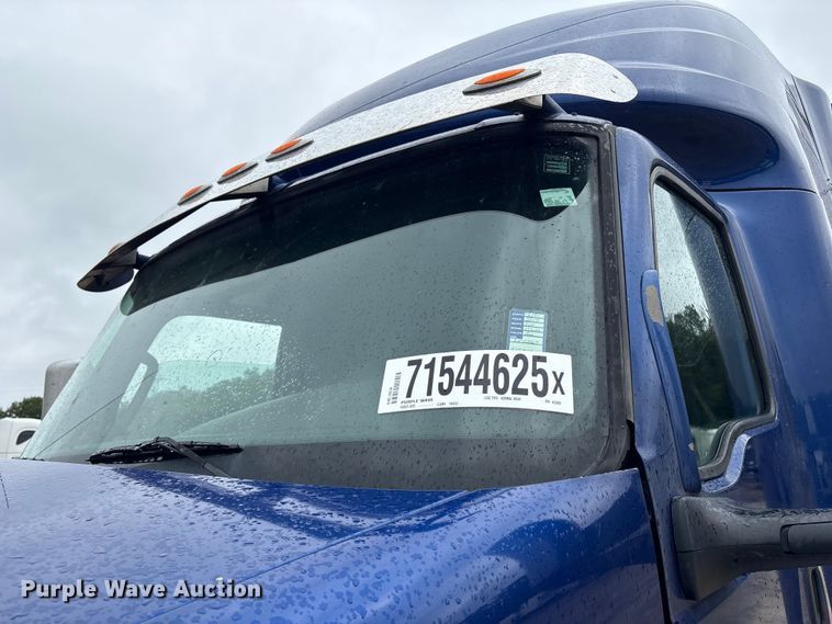 image for item YA1055 2019 International LT625 semi truck