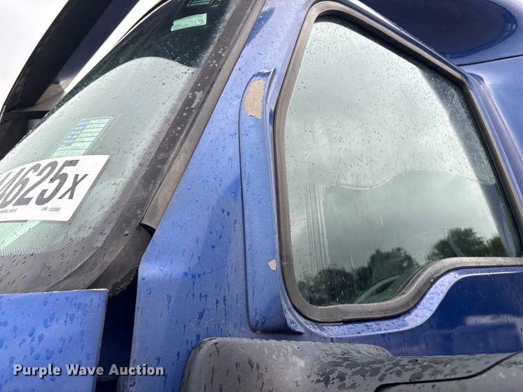 image for item YA1055 2019 International LT625 semi truck