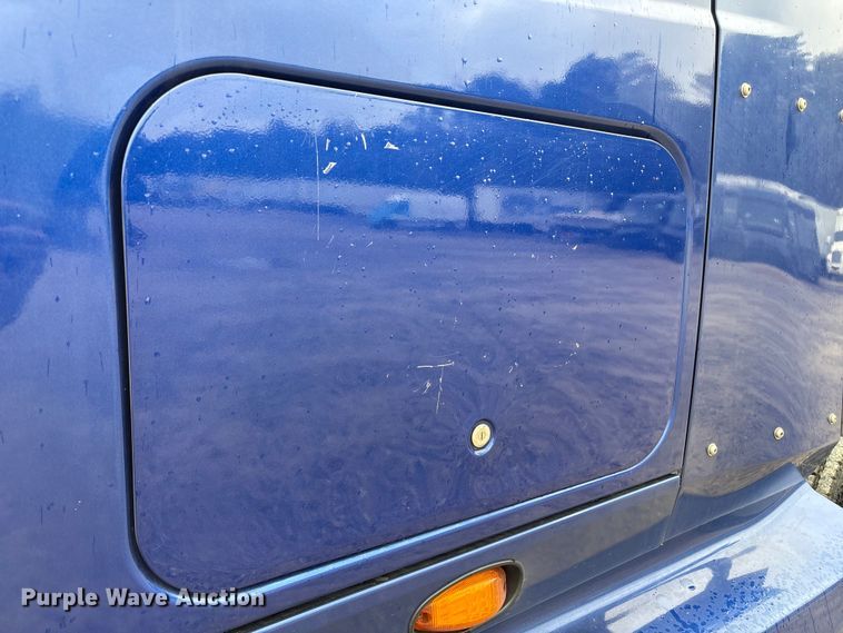 image for item YA1055 2019 International LT625 semi truck