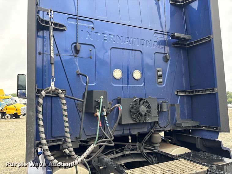 image for item YA1055 2019 International LT625 semi truck