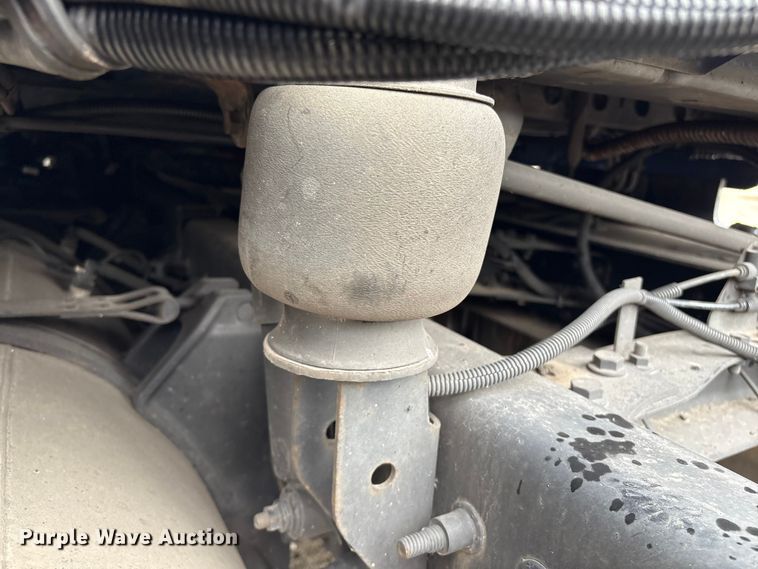 image for item YA1055 2019 International LT625 semi truck