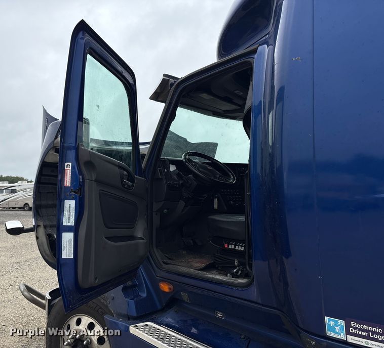 image for item YA1055 2019 International LT625 semi truck