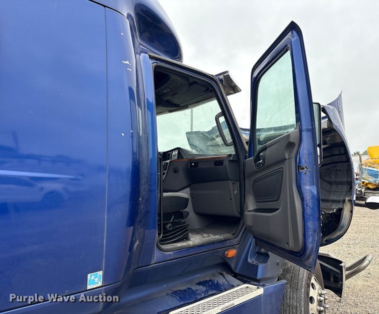 image for item YA1055 2019 International LT625 semi truck