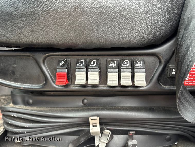 image for item YA1055 2019 International LT625 semi truck