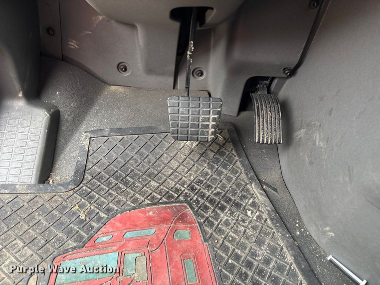 image for item YA1055 2019 International LT625 semi truck