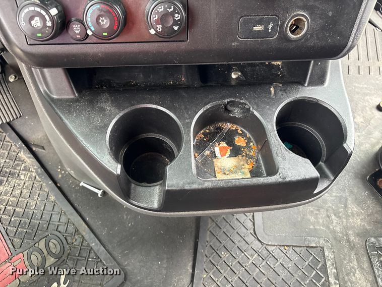 image for item YA1055 2019 International LT625 semi truck