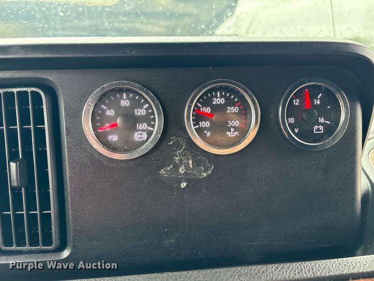 image for item YA1055 2019 International LT625 semi truck