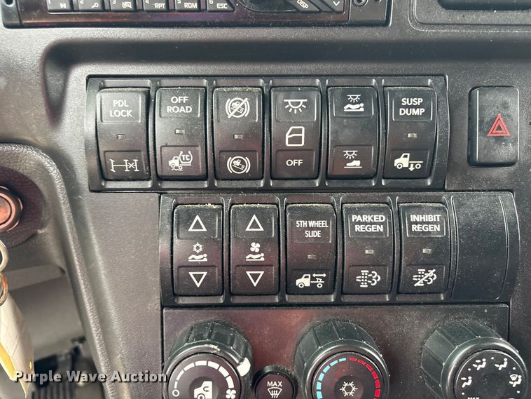 image for item YA1055 2019 International LT625 semi truck