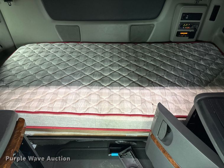 image for item YA1055 2019 International LT625 semi truck