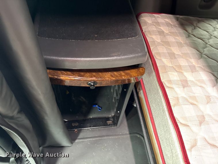 image for item YA1055 2019 International LT625 semi truck