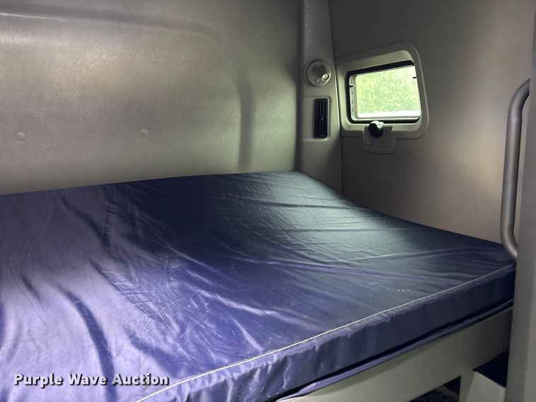 image for item YA1055 2019 International LT625 semi truck