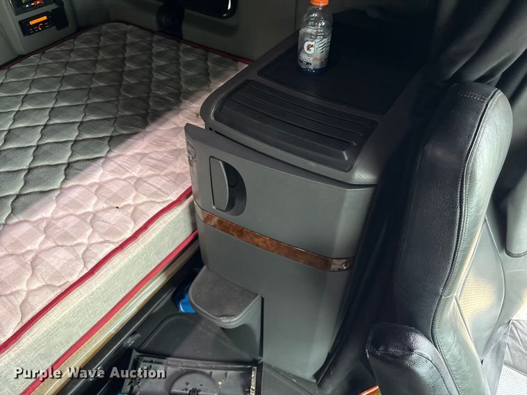 image for item YA1055 2019 International LT625 semi truck