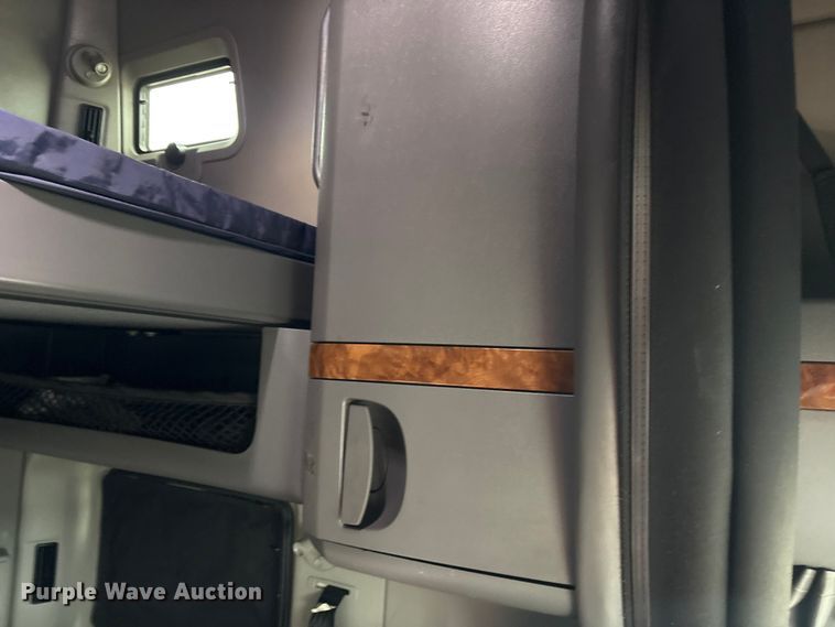 image for item YA1055 2019 International LT625 semi truck