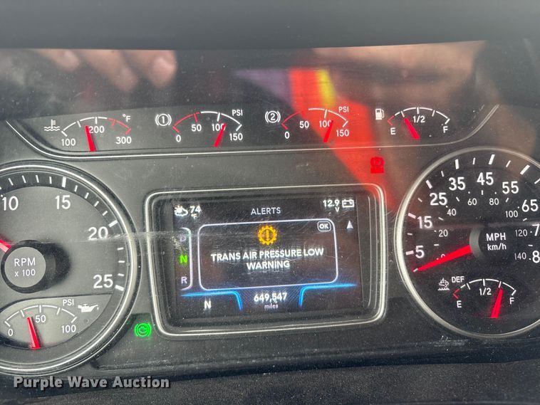 image for item YA1055 2019 International LT625 semi truck