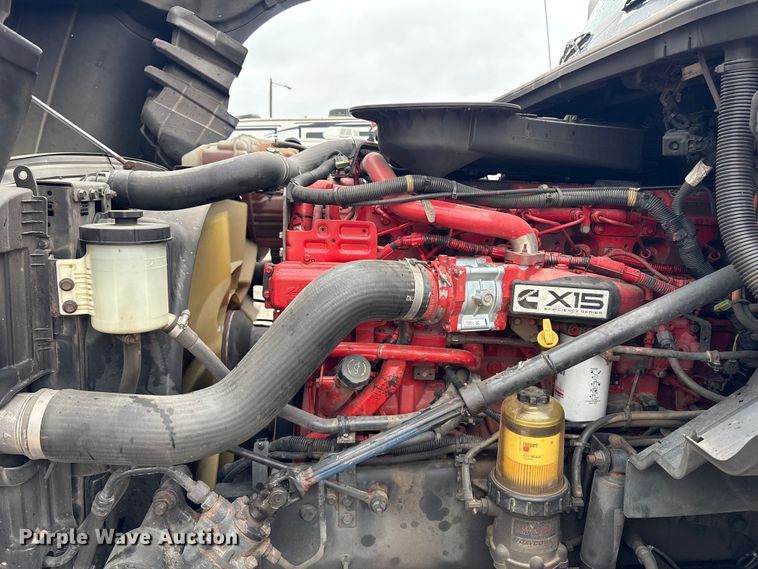 image for item YA1055 2019 International LT625 semi truck