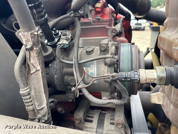 image for item YA1055 2019 International LT625 semi truck