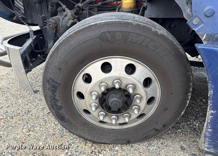 image for item YA1055 2019 International LT625 semi truck