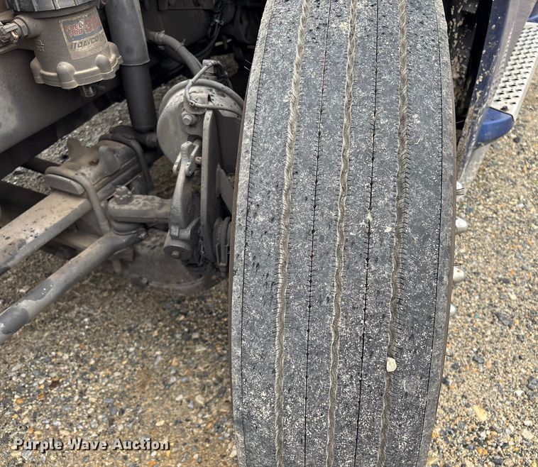 image for item YA1055 2019 International LT625 semi truck