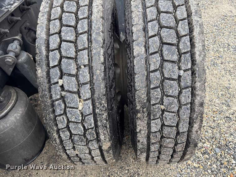 image for item YA1055 2019 International LT625 semi truck