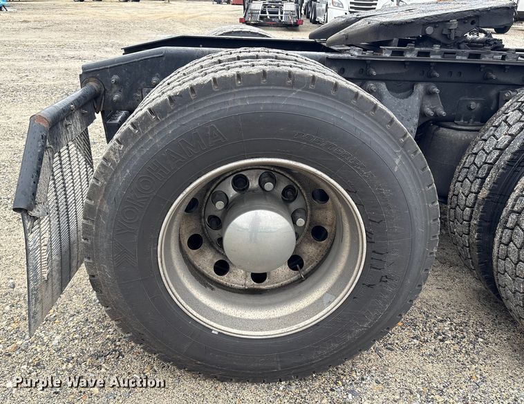 image for item YA1055 2019 International LT625 semi truck