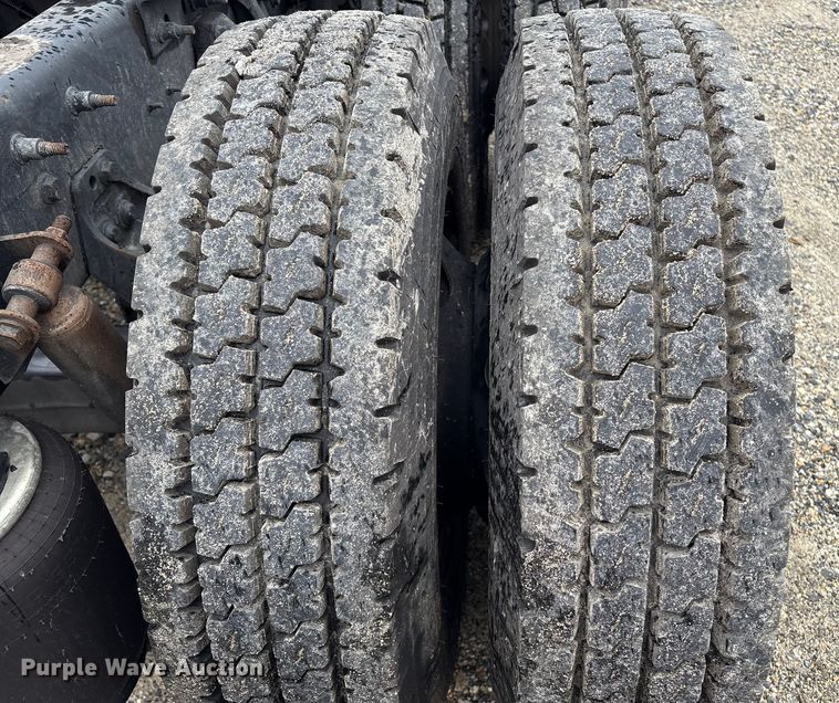 image for item YA1055 2019 International LT625 semi truck