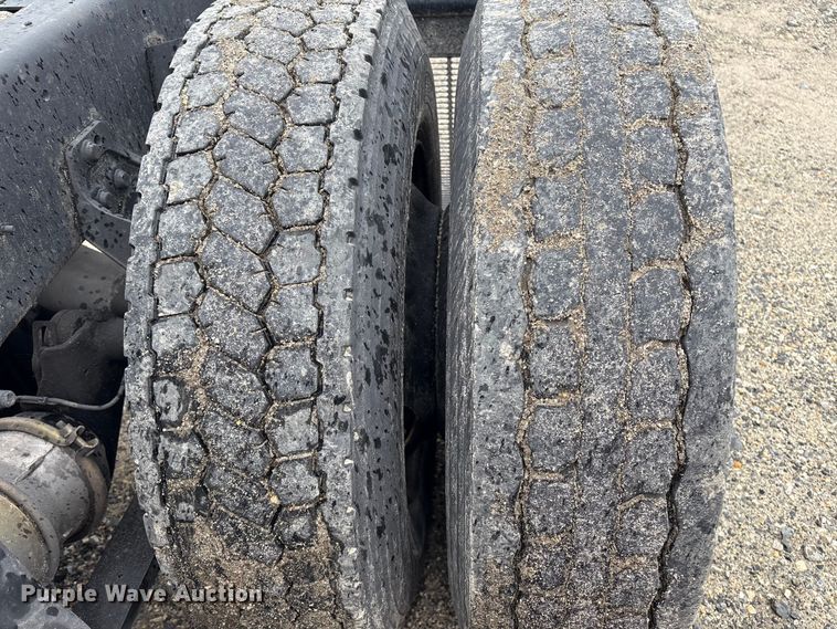 image for item YA1055 2019 International LT625 semi truck