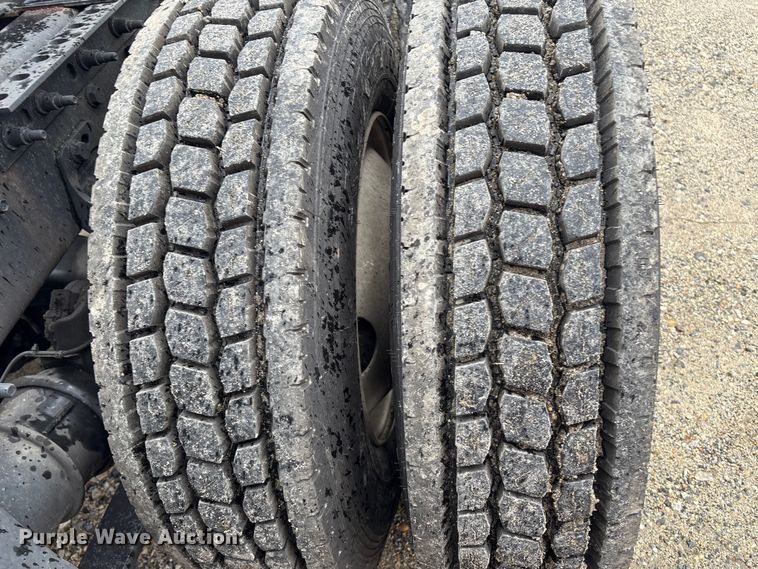 image for item YA1055 2019 International LT625 semi truck