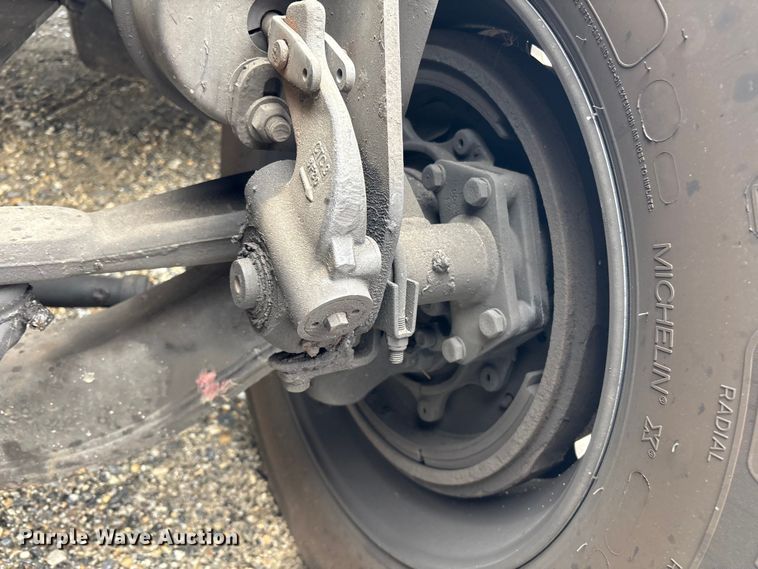 image for item YA1055 2019 International LT625 semi truck