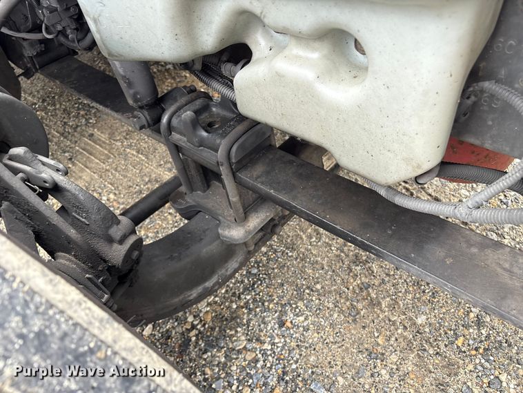 image for item YA1055 2019 International LT625 semi truck