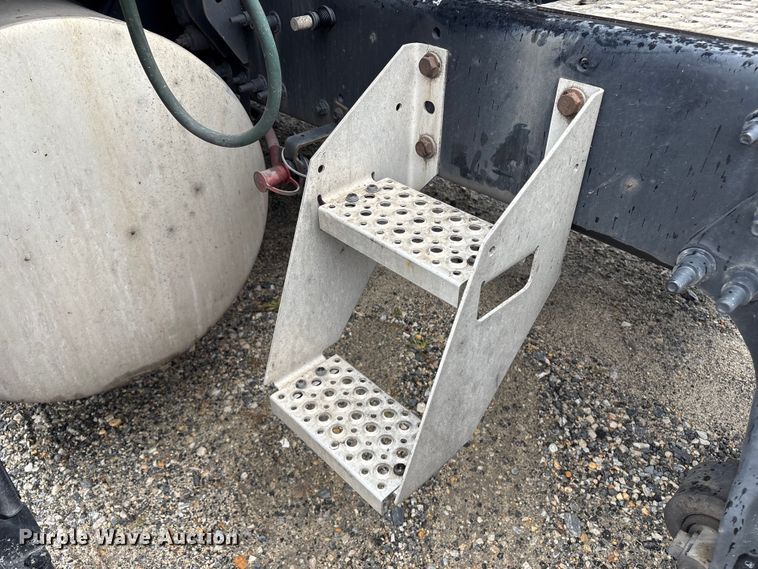 image for item YA1055 2019 International LT625 semi truck