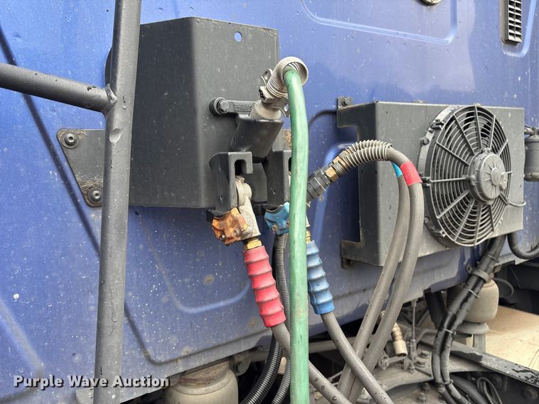 image for item YA1055 2019 International LT625 semi truck