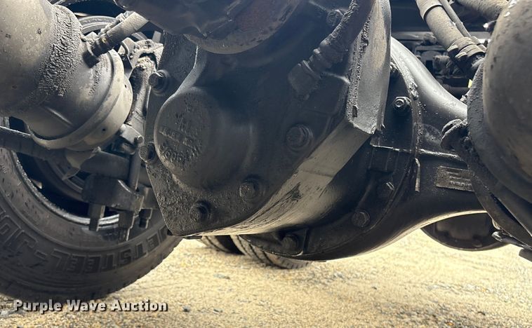 image for item YA1055 2019 International LT625 semi truck