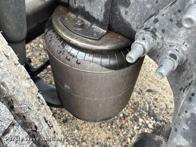 image for item YA1055 2019 International LT625 semi truck