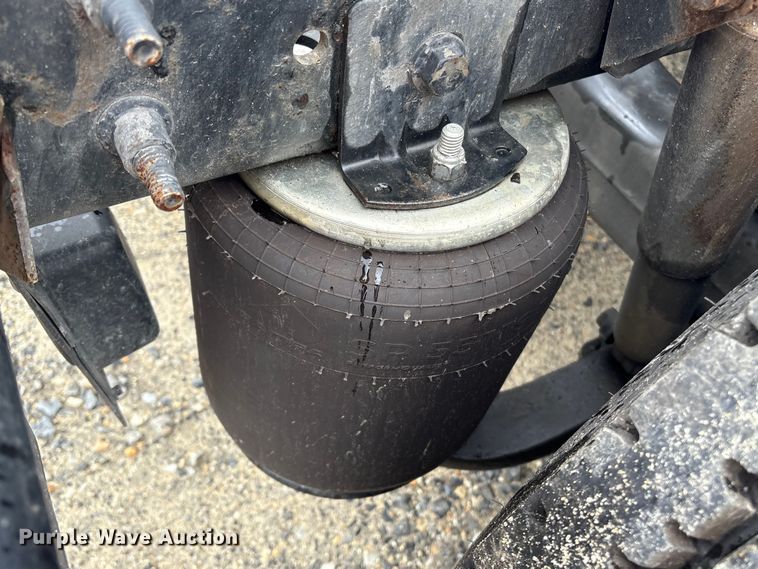 image for item YA1055 2019 International LT625 semi truck