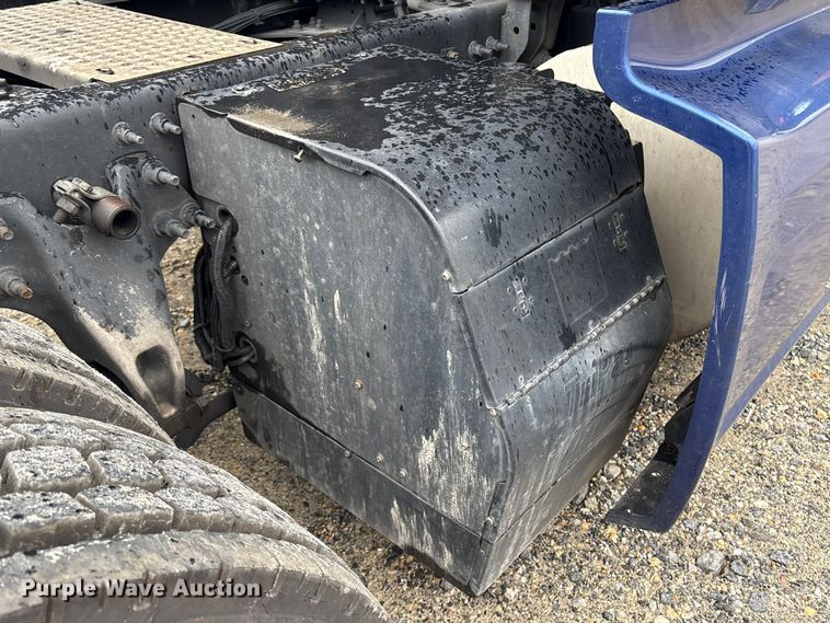 image for item YA1055 2019 International LT625 semi truck